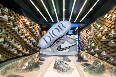 sneakers store dubai